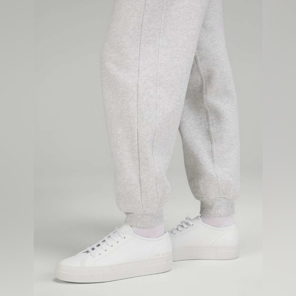 Lululemon Scuba High Rise Relaxed Joggers Heathered Light Gray Size 4 - Picture 3 of 9